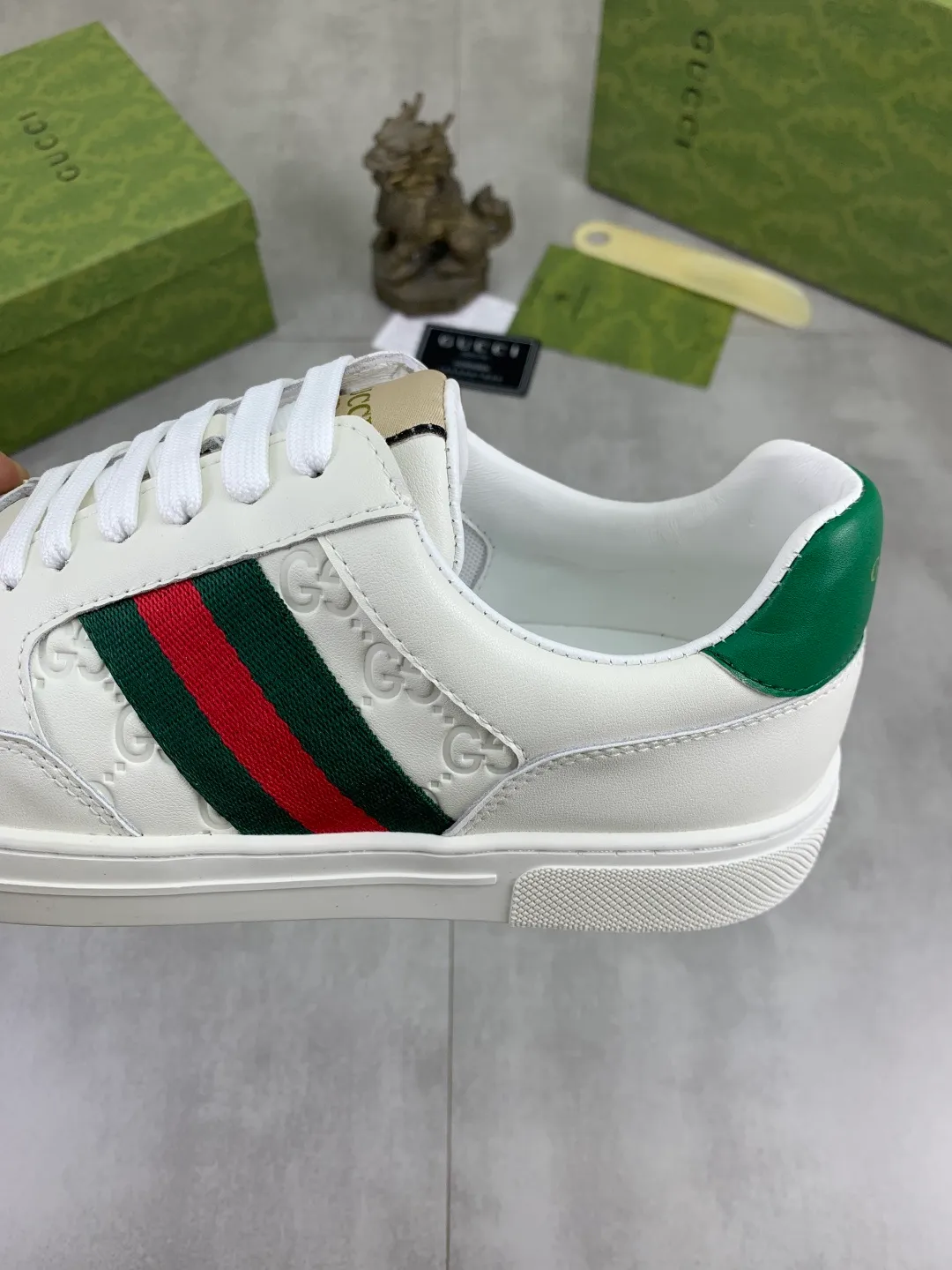 Men's shoes 💰P420 💰[New style]🆘 The latest model from Gucci GUCCI official website🎁Classic casual and fashionable men's shoes👟Best model💥The style is simple and elegant, exclusive for trendy men. Unique official website latest brand elements👑Gucci original decoration, fashionable and generous, original soft calfskin fabric➕Comfortable soft first-layer pigskin lining ✅The official website specifies wear-resistant casual outsole, the classic model is photographed in real life🎬Color: 2️⃣colors available😍Number of codes: 38-44